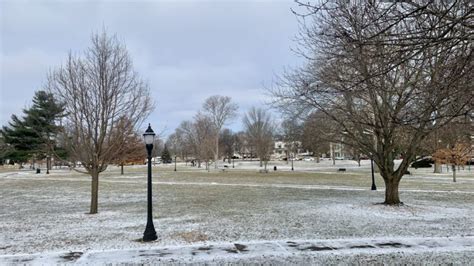 Light snow covers Champaign-Urbana - Illinois Newsroom