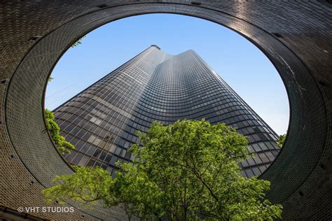 Lake Point Tower Chicago Condos $700,000 to $1,000,000