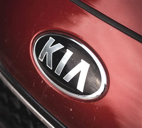 People Can't Read New Kia Logo, Resulting in 30,000 Monthly Searches for "KN Car" - Core77