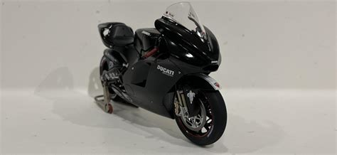 Ducati Desmosedici RR - Tamiya - iModeler