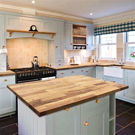 This Wood Worktop Has A Wonderful Farmhouse Oak Pattern With A Solid ...