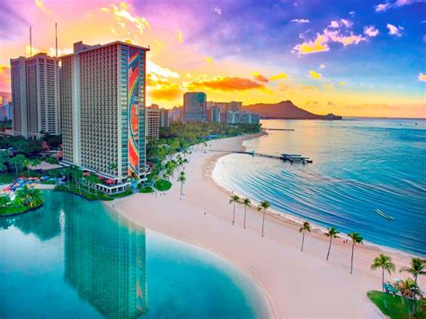 Hilton Hawaiian Village Waikiki Beach Resort | Classic Vacations