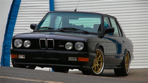 My 1988 M5, customized with an AC Schnitzer body kit and 18" BBS RK II ...