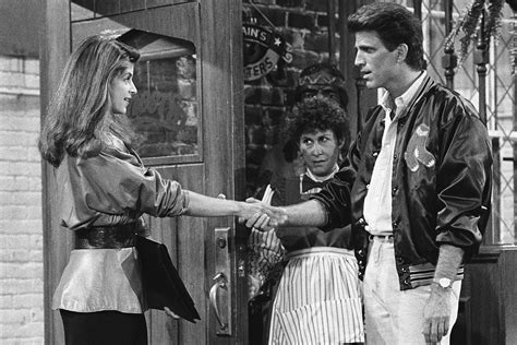 35 Years Ago: Kirstie Alley Enters ‘Cheers’ as Sam’s New Foil | DRGNews