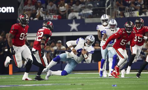 Dallas Cowboys WATCH: Dak Prescott Exits Loss to Bucs With Hand Injury ...