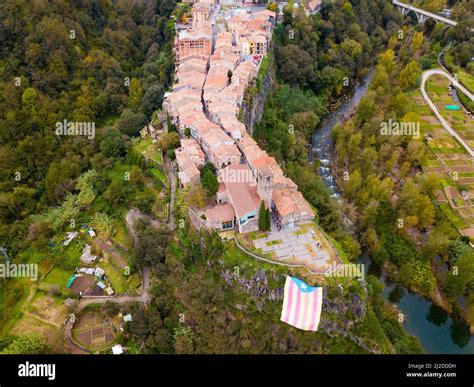 Aerial view of Castellfollit de la Roca Stock Photo - Alamy