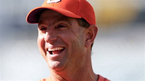 Why Clemson’s Dabo Swinney has a black eye and stitches : r/CFB