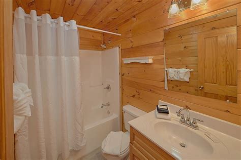 "Fishin Hole" 4 Bedroom Cabin Near Pigeon Forge with Game Room