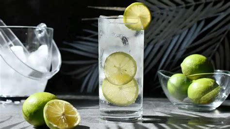 The Best Gin and Tonic Ratio - A Guide | Cocktail Society