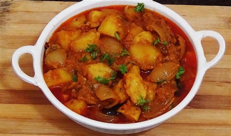 Recipe- Rajasthani Style Aloo Pyaz Ki Sabzi - lifeberrys.com