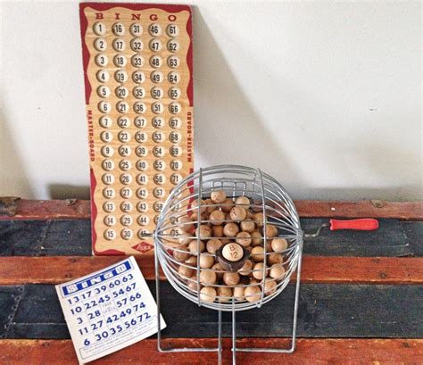 Vintage Bingo Cage with Balls / Vintage Bingo Wheel / Vintage