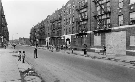 Everyday Life of Brownsville, Brooklyn in the Early 1970s Through Amazing Black and White Photos ...