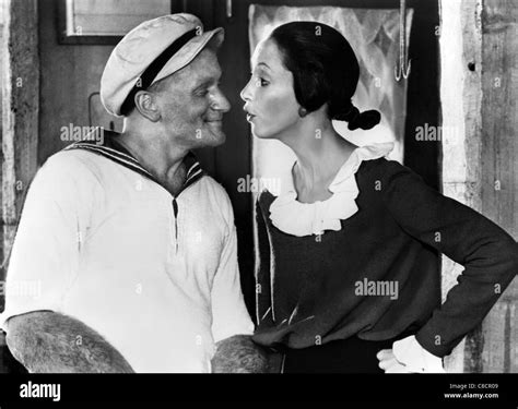 ROBIN WILLIAMS & SHELLEY DUVALL POPEYE (1980 Stock Photo: 39619449 - Alamy