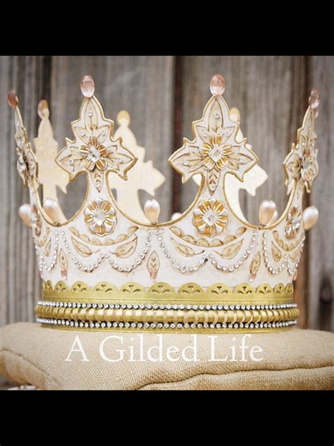 Pin by Catherine Corbino-DiLeva on Crowns & "A Gilded Life" | Graduation cap decoration, Senior ...