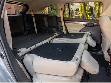 2020 Toyota Highlander: 50 Interior Photos | U.S. News