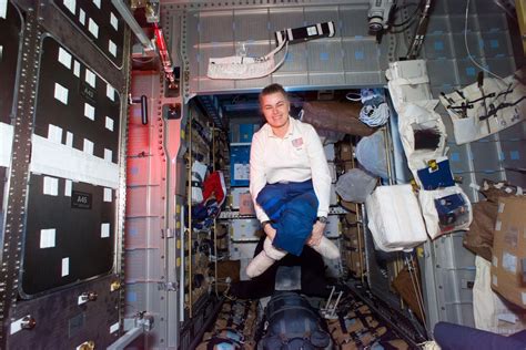 True stories of NASA's 1st women astronauts in new book 'The Six' | Space