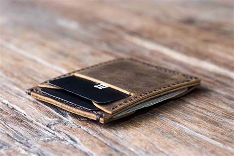 JooJoobs Handmade Minimal Customizable Leather Wallet | Gadgetsin