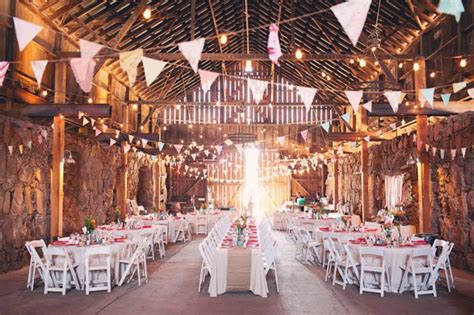 Memorable Wedding: Lovely Barn Wedding Venues With Accommodation