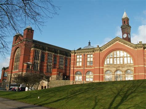 South side of the Aston Webb building,... © Phil Champion cc-by-sa/2.0 ...