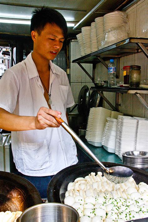 Life on Nanchang Lu: Shanghai Street Food #24 Potsticker Dumplings ...