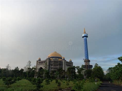 A View of the Rahmatan Lil Alamin Mosque on the Al-Zaytun Indramayu Indonesia Campus. Stock ...