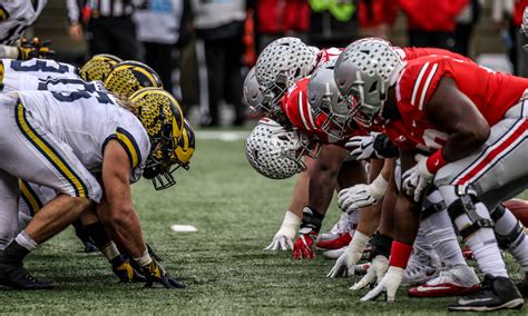 LOOK: Michigan football, Ohio State get into tunnel fight at halftime