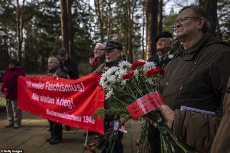 Germans gather to remember the 25,000 victims of Allied bombing raids ...