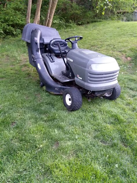 Craftsman LT1000 Riding Lawn Mower for Sale in Gig Harbor, WA - OfferUp