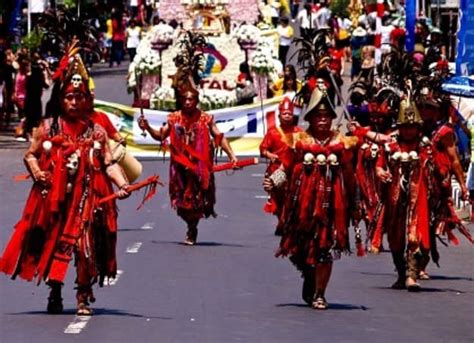 9 Tarian Maluku Utara Lengkap Gambar dan Keterangannya | Perpustakaan.id