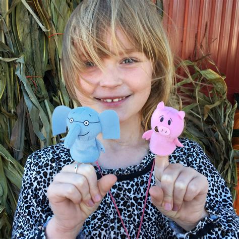 Elephant & Piggie Finger Puppets – YOTTOY Productions