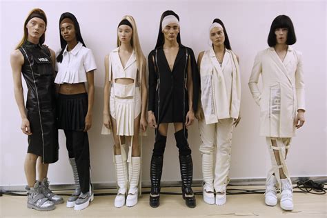 7 Best Moments For Androgynous Fashion In 2015 — PHOTOS