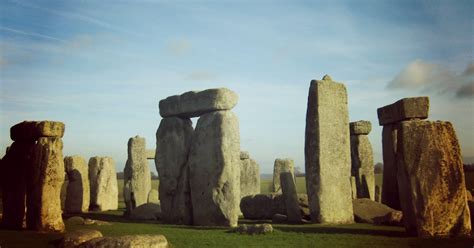 Stonehenge: the Legendary Stones