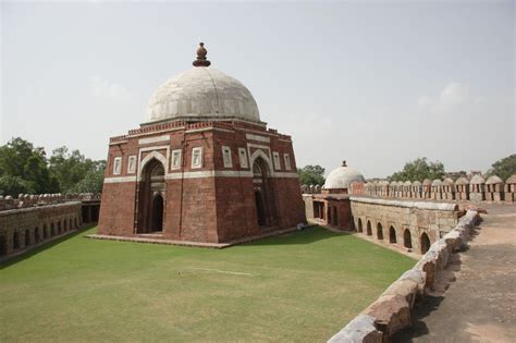 The humble tomb of Ghiyasuddin Tughlaq, Delhi - Navrang India