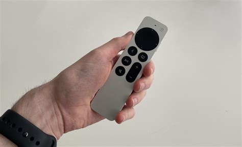 Review: The new Apple TV remote makes everyone happy - 9to5Mac