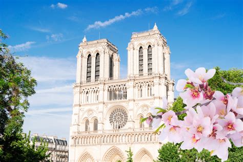 Ultimate Guide To 50 Famous and Historic Landmarks in France