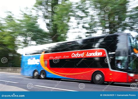 Oxford Tube in Motion in High Street, Oxford Editorial Stock Image ...