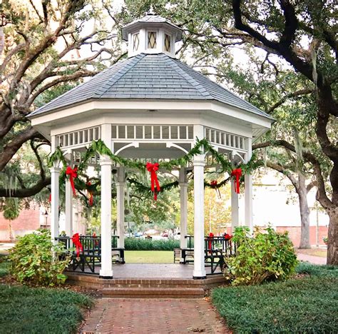 Where to Find the Best Savannah GA Christmas Lights - Savannah First-Timer's Guide