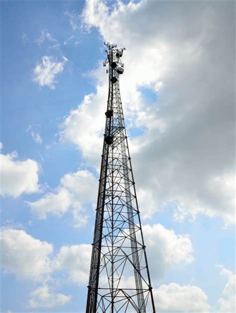 What is the meaning of "B67 TV tower"? - Question about English (US) | HiNative