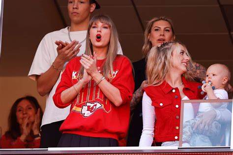 Taylor Swift's Kansas City Chiefs vs. Los Angeles Chargers Game Day Outfit