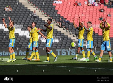 Sheffield Wednesday players celebrate the teams win Stock Photo - Alamy