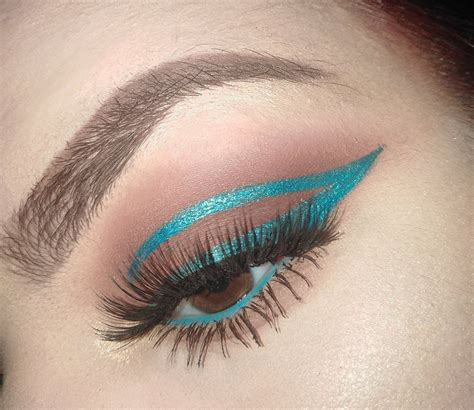 Marina Bočina on Twitter | Eye makeup art, Turquoise eyeliner, Turquoise makeup