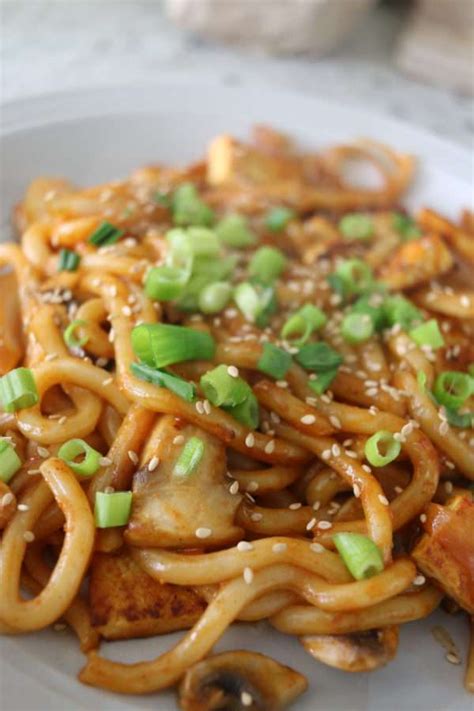 5 Minute Spicy Udon Noodle Recipe | Cheap Lazy Vegan