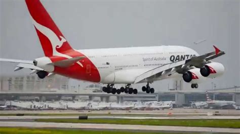 QANTAS Airways A380-842 (QF7) landing at DFW International Airport (VH ...