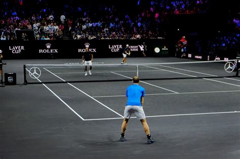 A friend got this perfectly-timed photo of the king : r/tennis