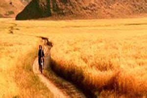 "The Wind Will Carry Us" Analysis and Review: Abbas Kiarostami's Poetic "The Wind Will Carry Us ...