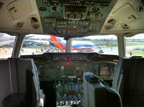 DC-10 Cockpit | Looking through the cockpit of the ORBIS DC-… | Flickr