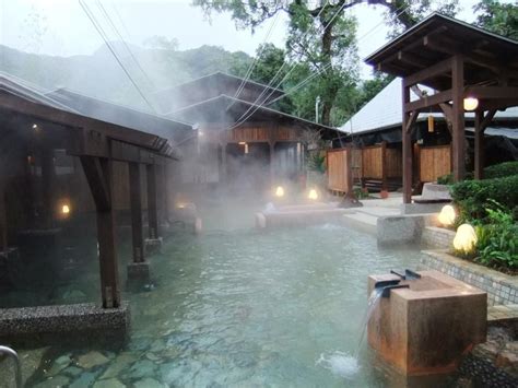 Jiaoxi Hot Springs Park in Yilan County, Taiwan （礁溪溫泉公園） | Escape 2 ...