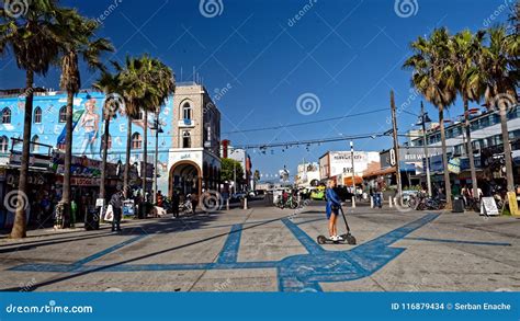 Venice Beach Boardwalk editorial stock image. Image of angeles - 116879434