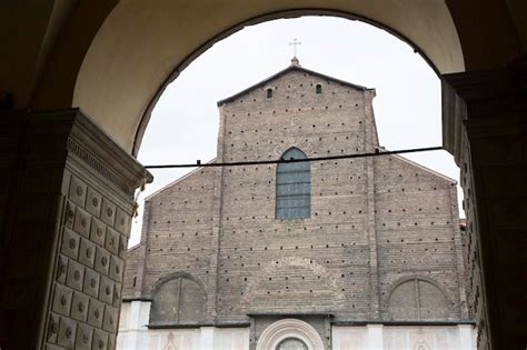 Premium Photo | Cathedral church in bologna, italy