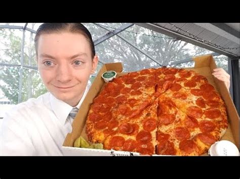 Papa John's NEW Shaq-a-Roni Pizza Review! - Win Big Sports